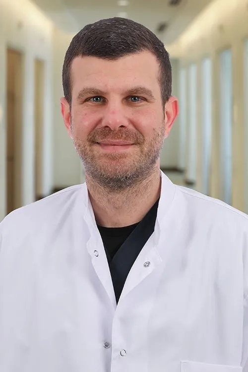 Uzm. Dr. Brian Roy Ives