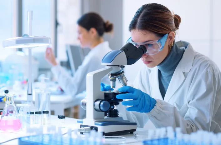 Hoe Moeten Laboratoriumuitslagen Worden Geïnterpreteerd? Complete Gids voor het Begrijpen van Bloedonderzoek en Testresultaten (2026)