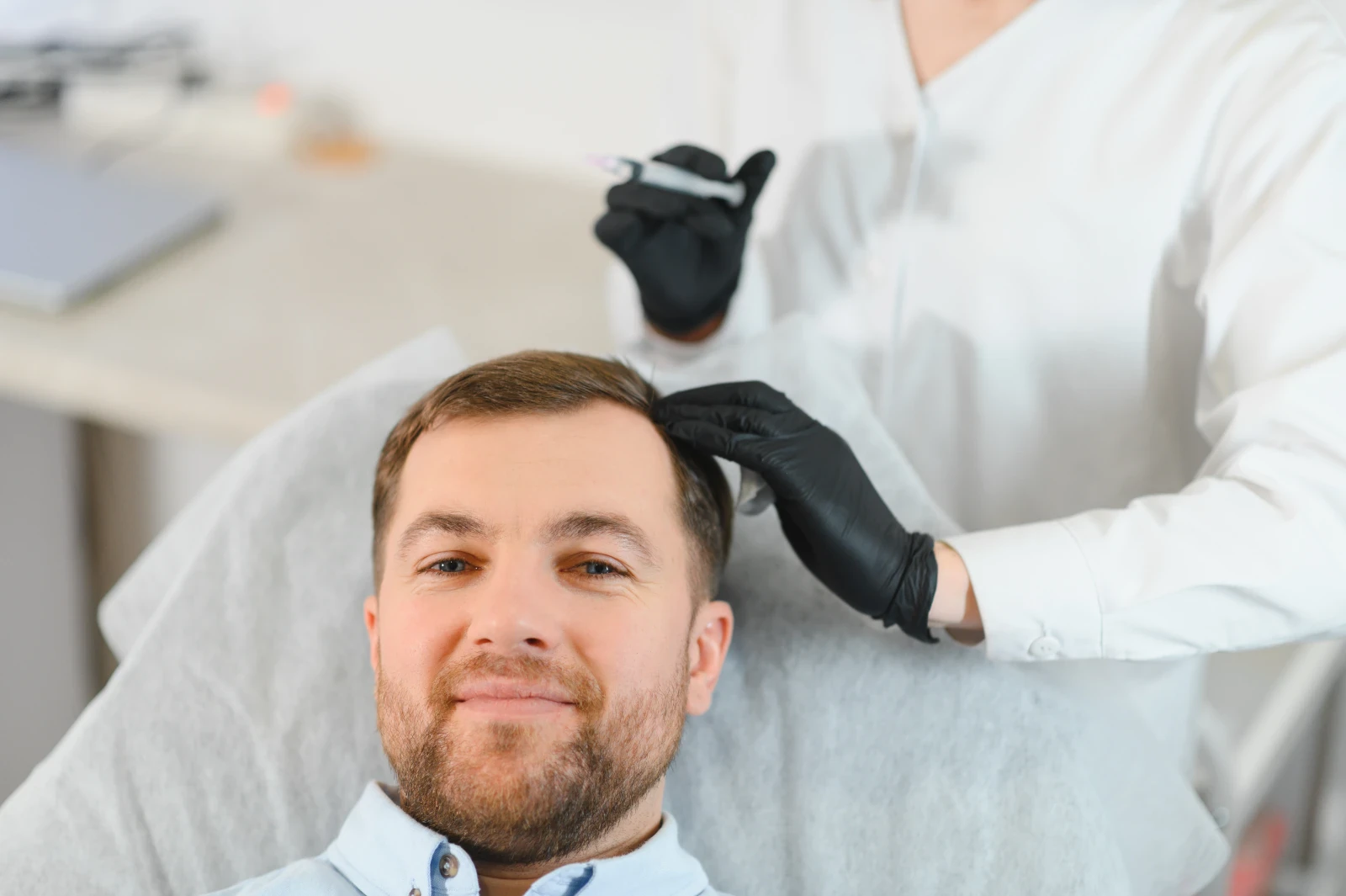 Wat is een Sapphire FUE-haartransplantatie en voor wie is deze geschikt?