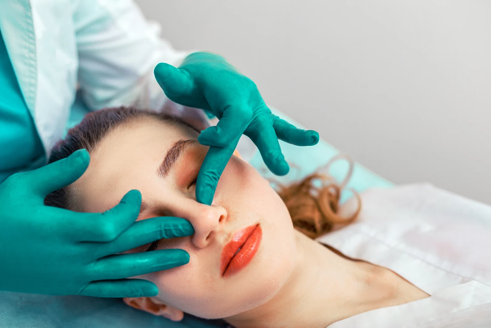 تجميل الأنف في تركيا: ما الذي يجب معرفته قبل السفر؟